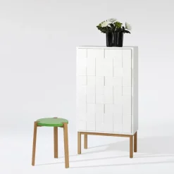 Aparador Collect 2010, Patas de roble