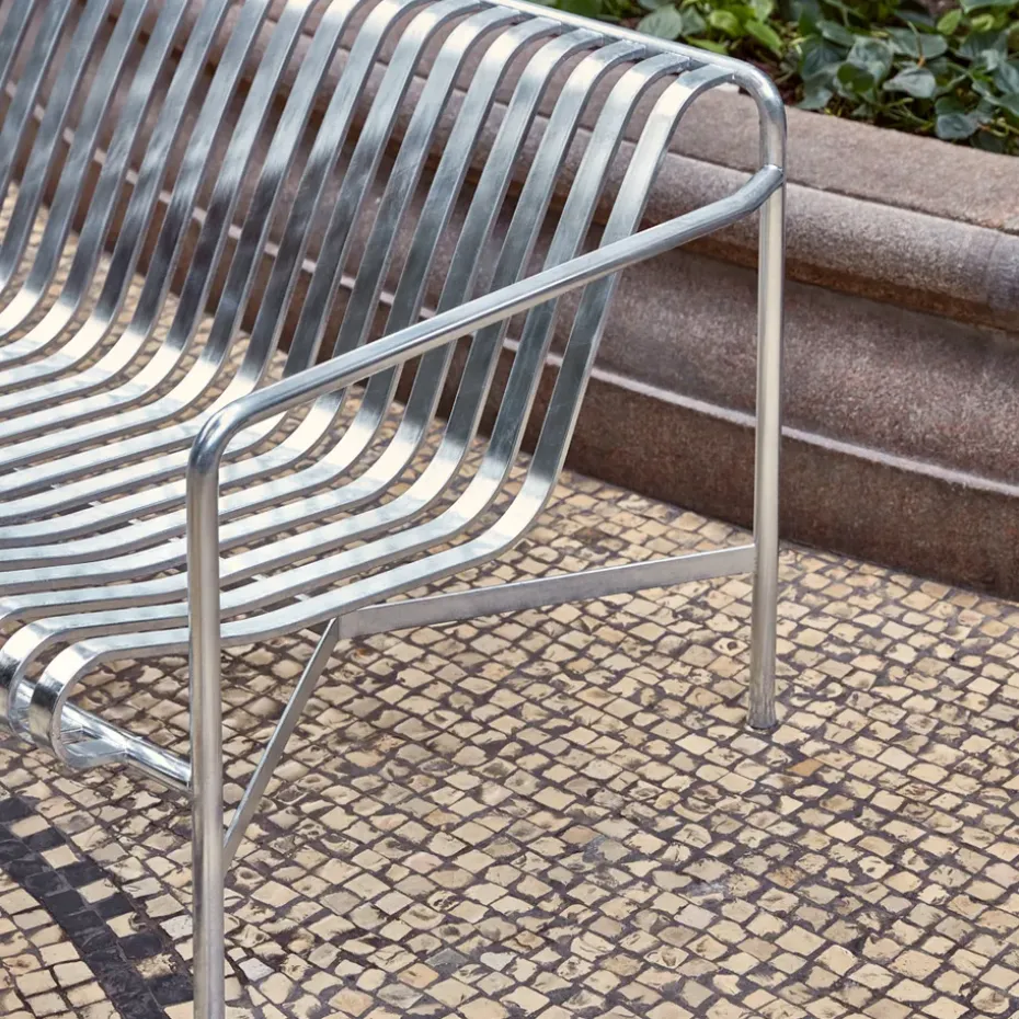 Banco con reposabrazos Palissade Dining, Hot galvanized