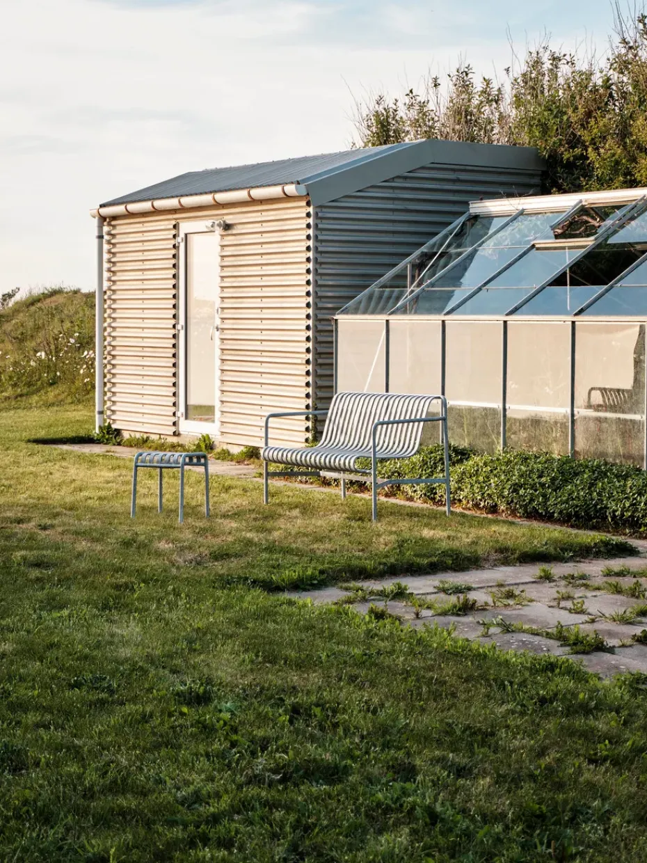 Banco con reposabrazos Palissade Dining, Hot galvanized