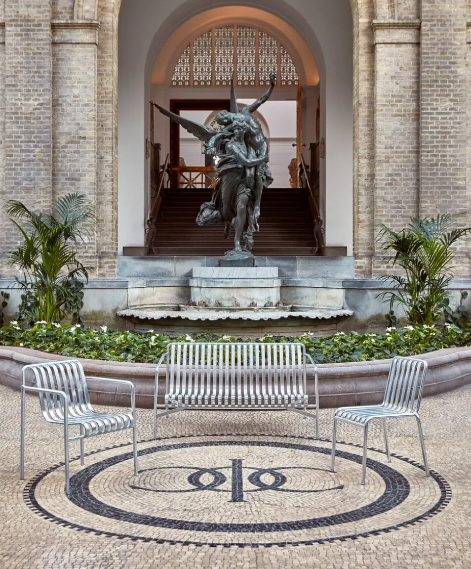 Banco con reposabrazos Palissade Dining, Hot galvanized