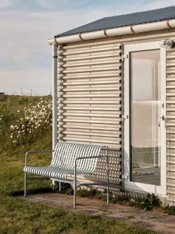 Banco con reposabrazos Palissade Dining, Hot galvanized