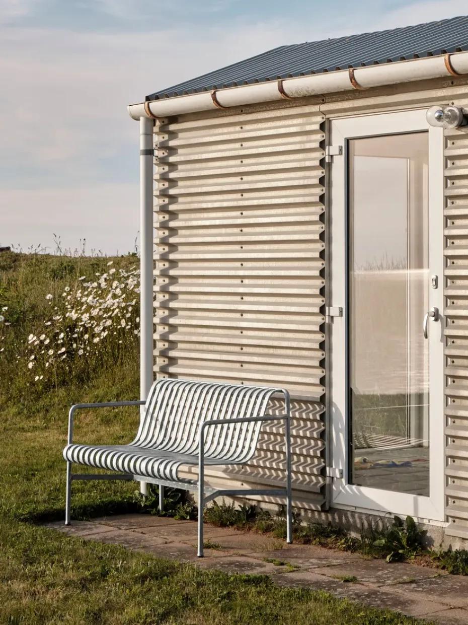 Banco con reposabrazos Palissade Dining, Hot galvanized