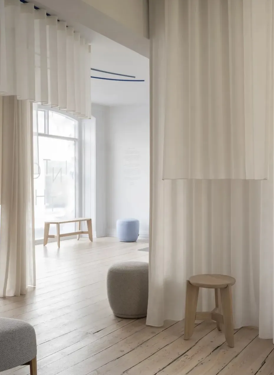 Banco Kuon, Boucla beige