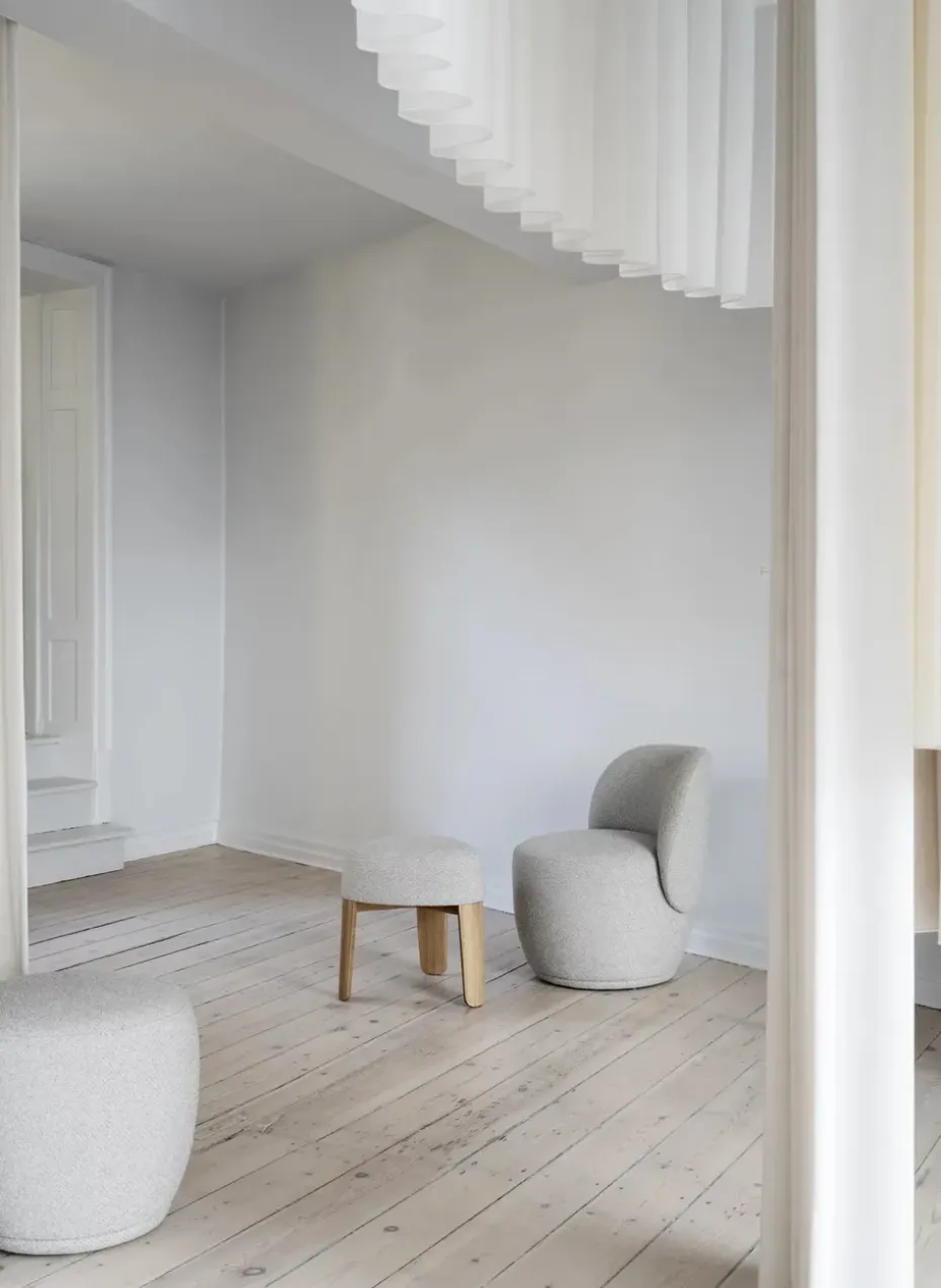 Banco Kuon, Boucla beige