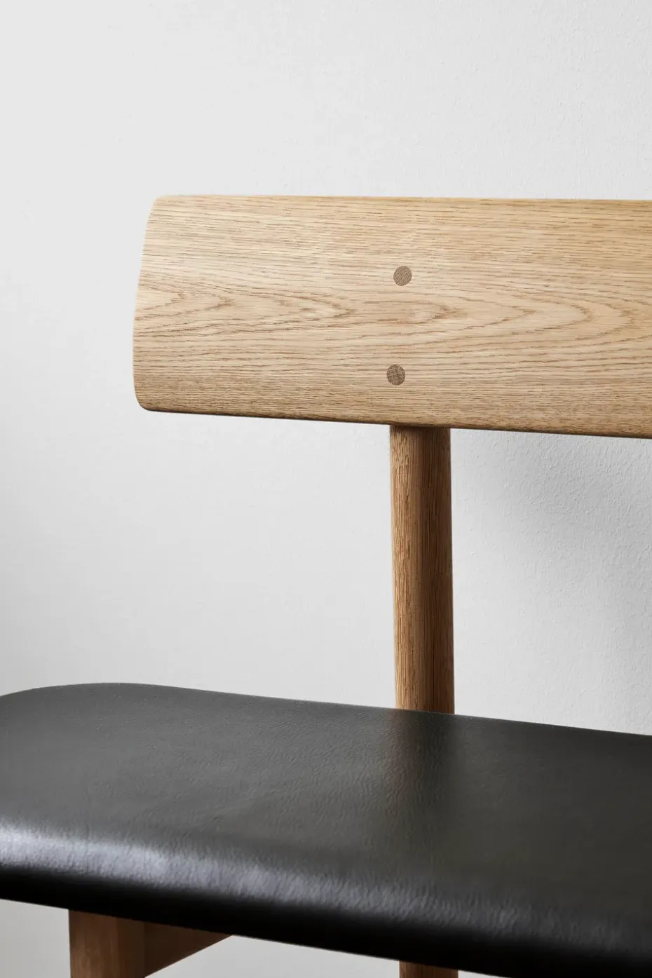 Banco Mogensen 3171, Robado pulido de roble-lær omni 301 black