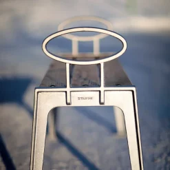 Banco Skillinge, Roble aceitado, soporte de aluminio en bruto