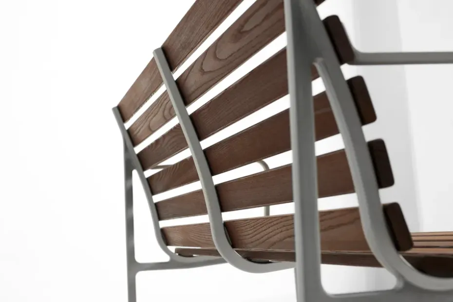 Banco Traverse Dining con reposabrazos, Fresno aceitado