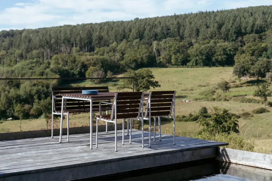 Banco Traverse Dining con reposabrazos, Fresno aceitado