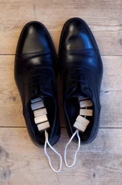 Bloque de fragancia Bosign de madera de cedro blanco con cuerda , 10-pack