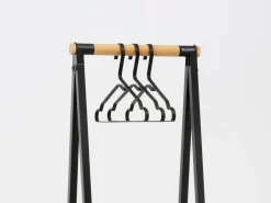 Burro para ropa Linn perchero compacto, Negro