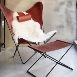 Butaca KS Chair, cuero coñac, estructura negra