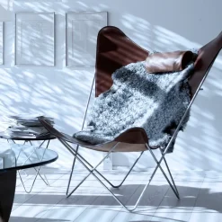 Butaca KS Chair, cuero natural, estructura negra