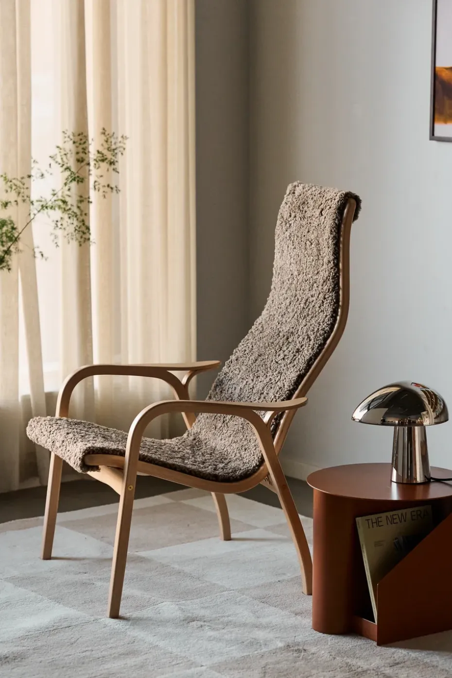 Butaca Lamino haya lacada/piel de oveja, Sahara (marrón turrón)