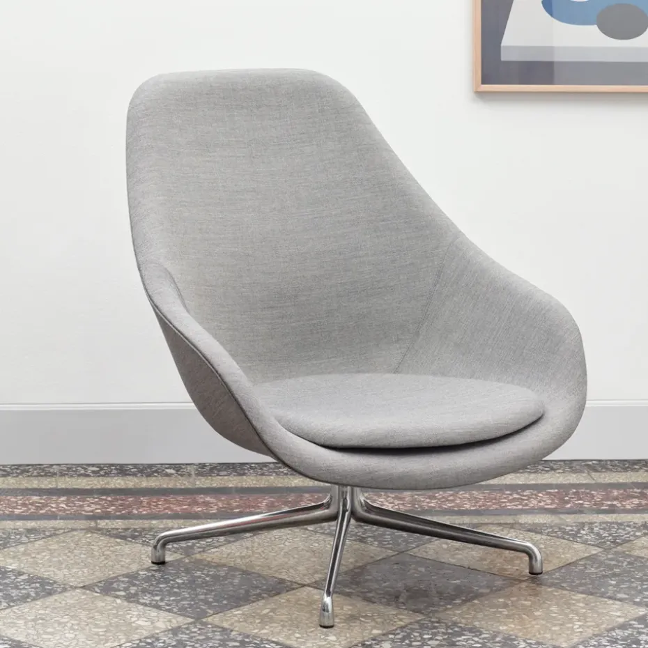 Butaca lounge About a Lounge 91, piel black, estructura de aluminio negra