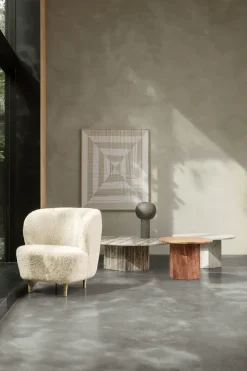 Butaca Lounge Stay Small, Piel de oveja Moonlight-roble lacado