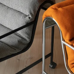 Butaca Sunny con reposabrazos, Piel color cognac con base cromada