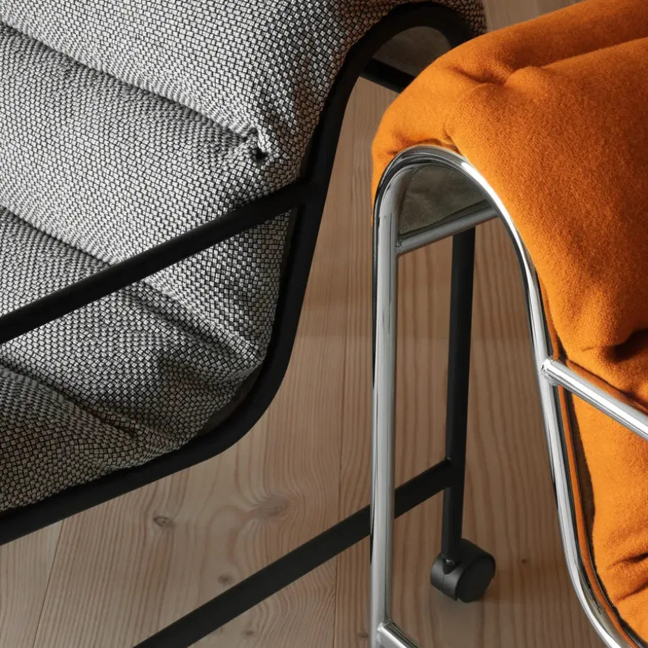 Butaca Sunny con reposabrazos, Baño Hemp-beige estructura con ruedas