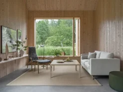 Butaca y reposapiés Lamino de roble aceitado/piel de oveja, Sahara (marrón turrón)