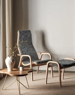 Butaca y reposapiés Lamino haya lacada/piel de oveja, Scandinavian Grey (gris)