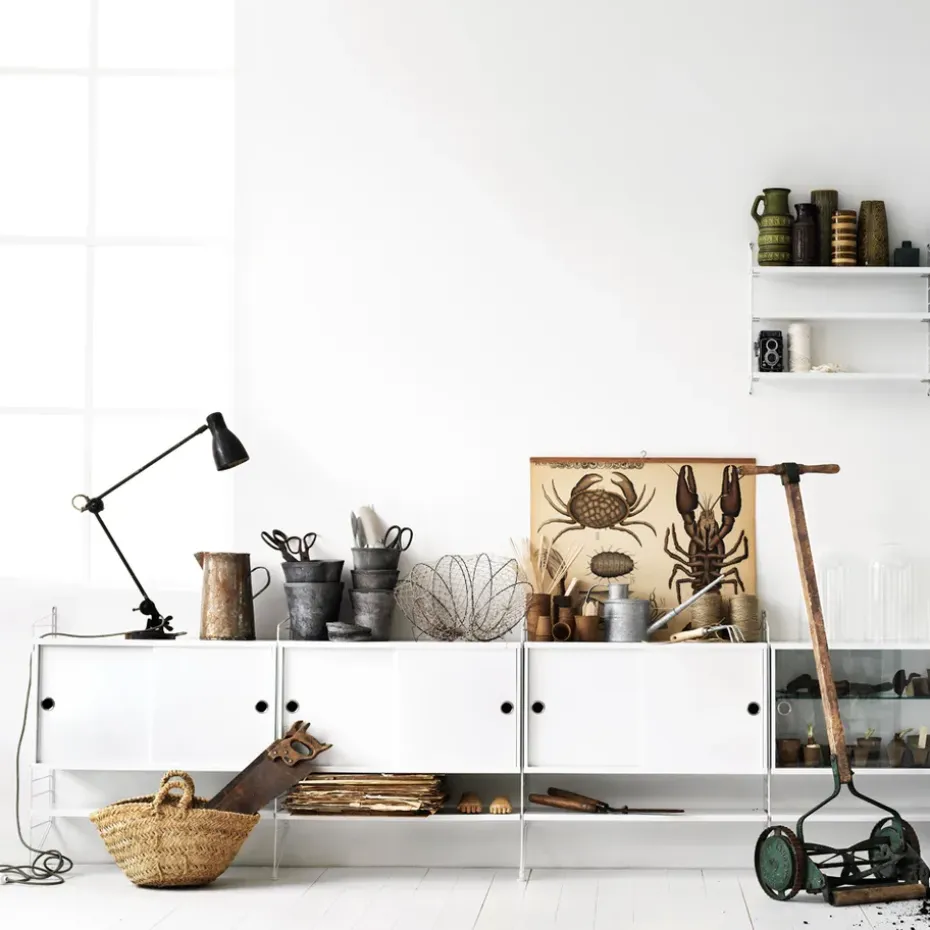 Cabinet con puertas correderas String, Fresno teñido de negro, 78x20 cm