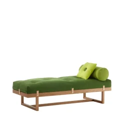 Diván Stay, Tela verde, estructura de roble aceitado