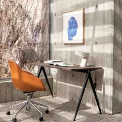 Escritorio Pyramid 01, Oak mate lacqured-140x75cm-beige bastidor de acero