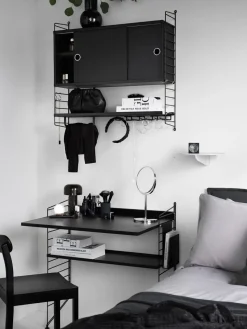 Escritorio String, Fresno teñido de negro, 78x58 cm