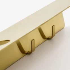 Estante con colgador de botellas y gancho Meraki, Acabado de latón cepillado