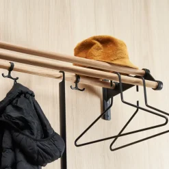 Estante sombrerero Nostalgi 291, Latón, base negra