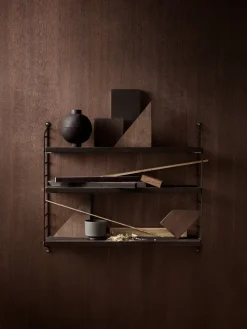 Estantería de pared String Pocket, Roble oscuro–marrón oscuro