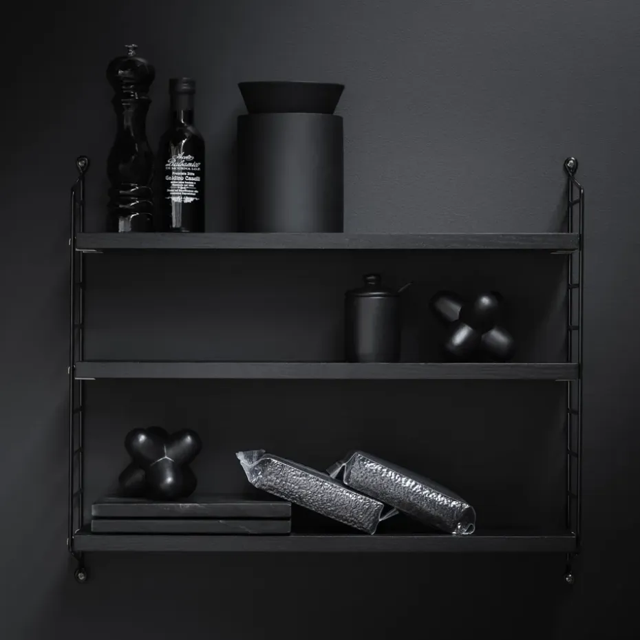 Estantería String Pocket, fresno teñido de negro, fresno teñido de negro