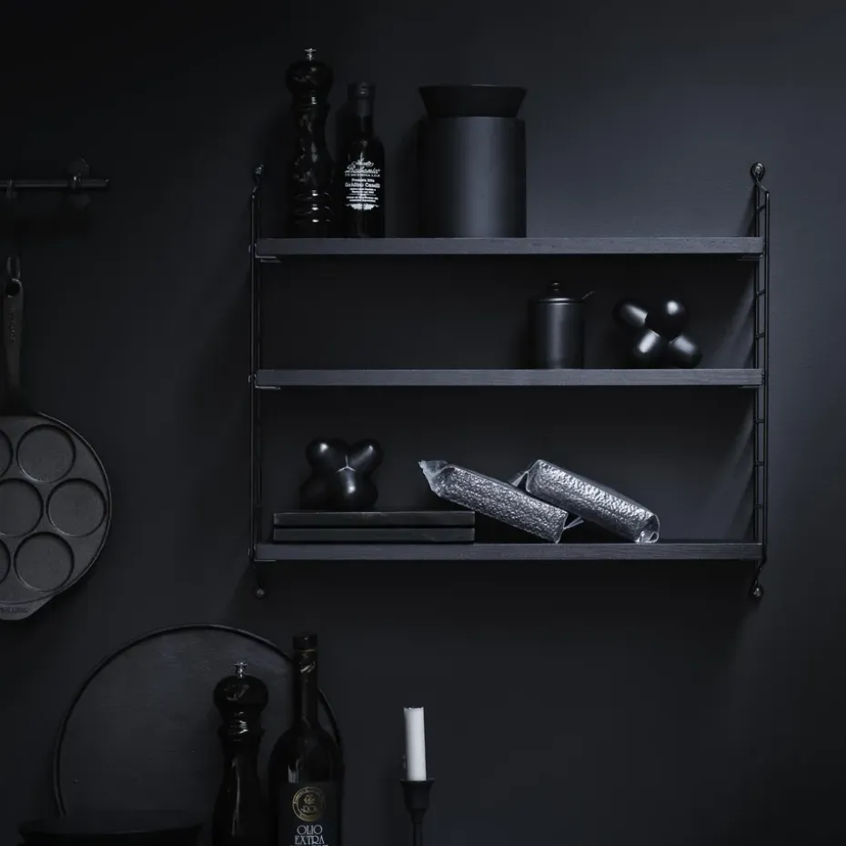 Estantería String Pocket, fresno teñido de negro, fresno teñido de negro