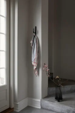 Gancho Woody One, Black stained oak