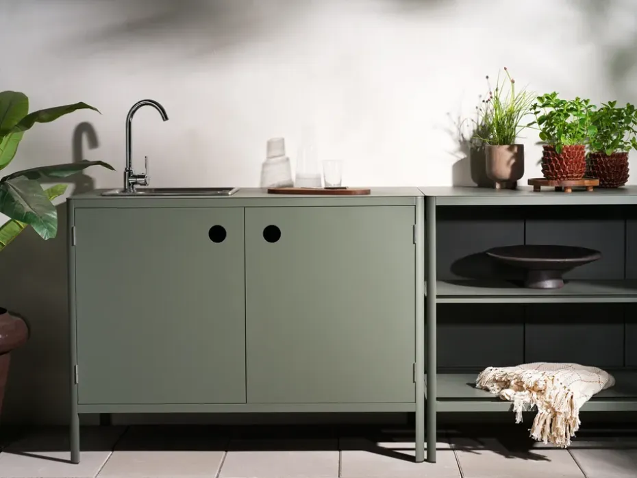 Kelia cocina de exterior con banco y estantes, Nordic green, 121x91x64 cm