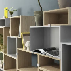 Módulo de estantería Stacked 2.0 con fondo, mediano, gris claro