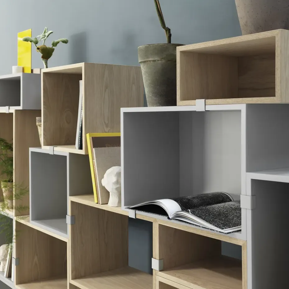 Módulo de estantería Stacked 2.0 con fondo, mediano, gris claro