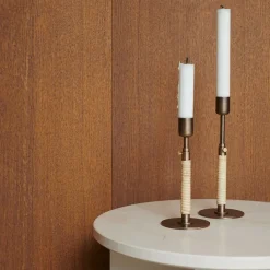 Mesa auxiliar Androgyne, Marble black, ø42 cm, base de acero en color negro