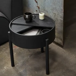 Mesa auxiliar Arc, ceniza teñida de negro ceniza