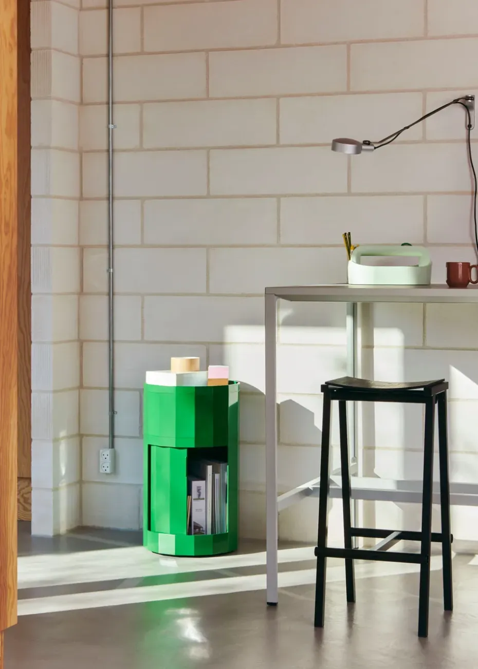 Mesa auxiliar Facet Cabinet high pies/ruedas 66 cm, Spinach green