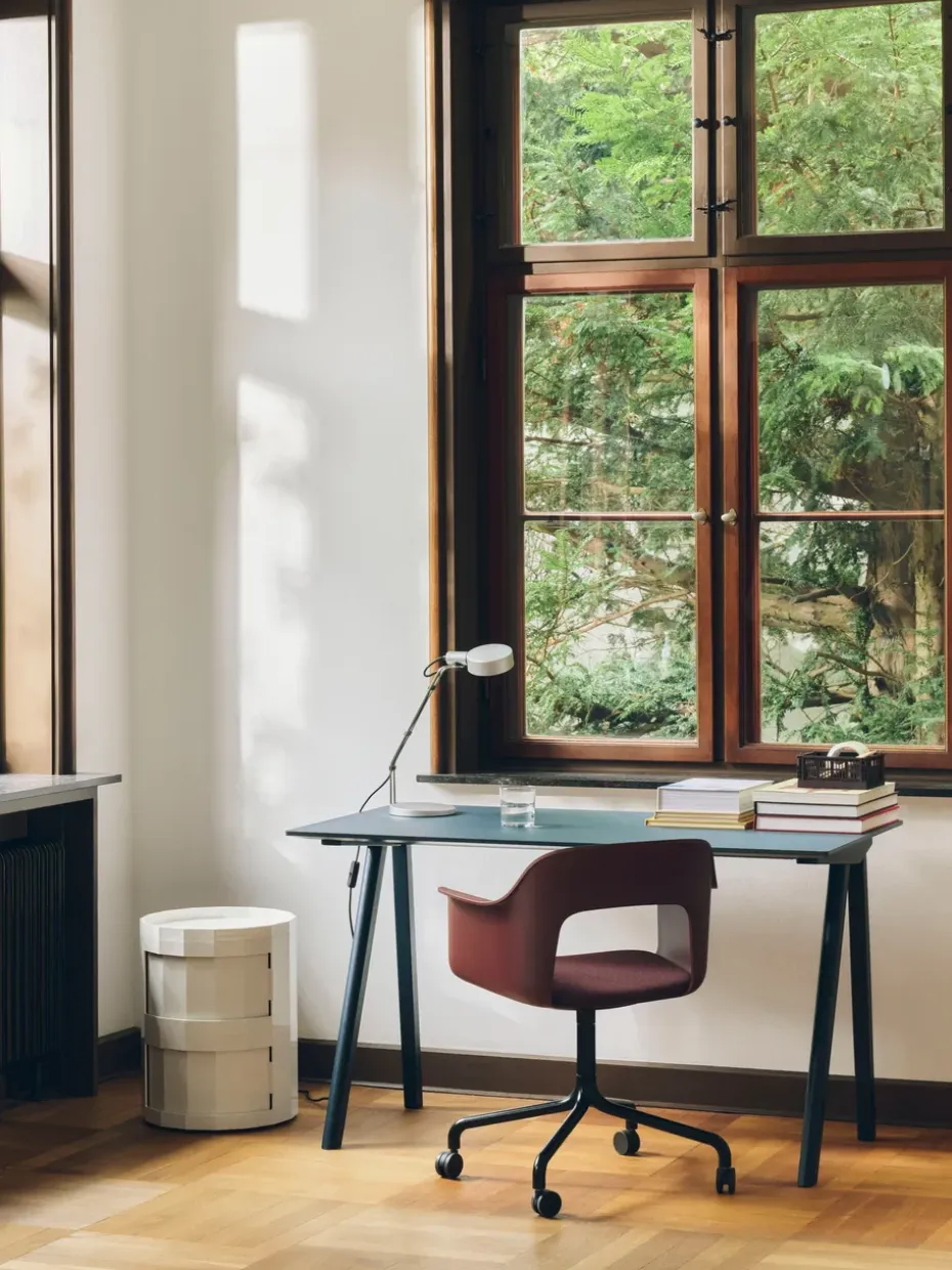 Mesa auxiliar Facet Cabinet 20, Eggshell