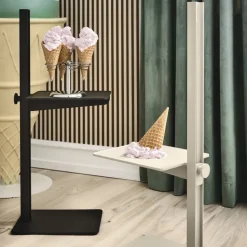 Mesa auxiliar Museum, Marrón oscuro