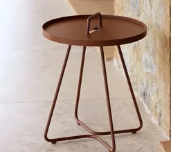 Mesa auxiliar On-the-move Ø44 cm, Desert red