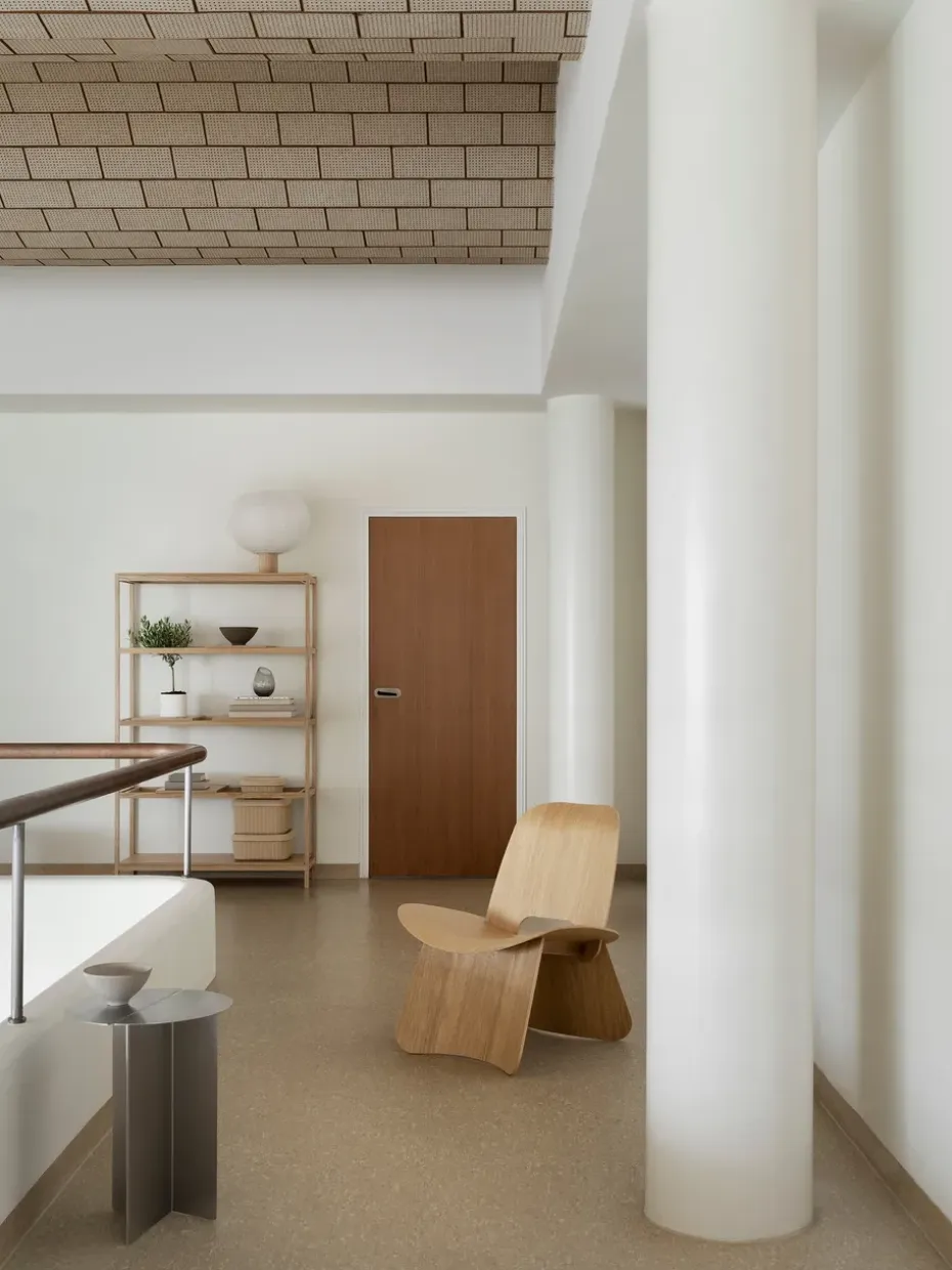 Mesa auxiliar ORU S, Ø35 cm, Acero inoxidable mate