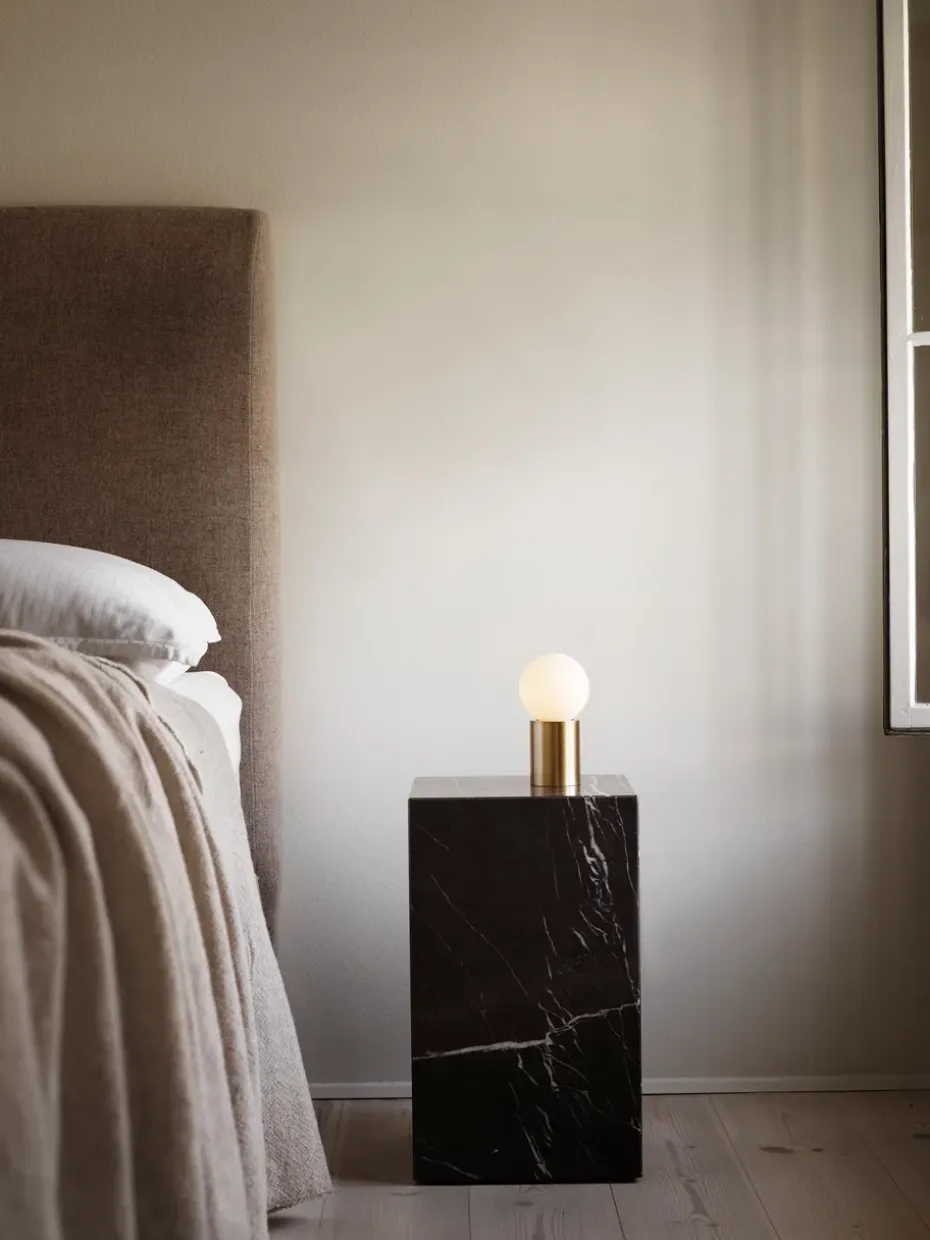 Mesa auxiliar Plinth tall 30x30x51 cm, Brown, pino