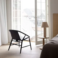 Mesa auxiliar Pon, Roble ahumado aceitado, Ø40 cm