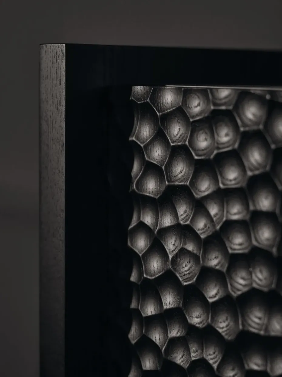 Mesa auxiliar Scarni, Fresno tintado oscuro, 38×40×45 cm