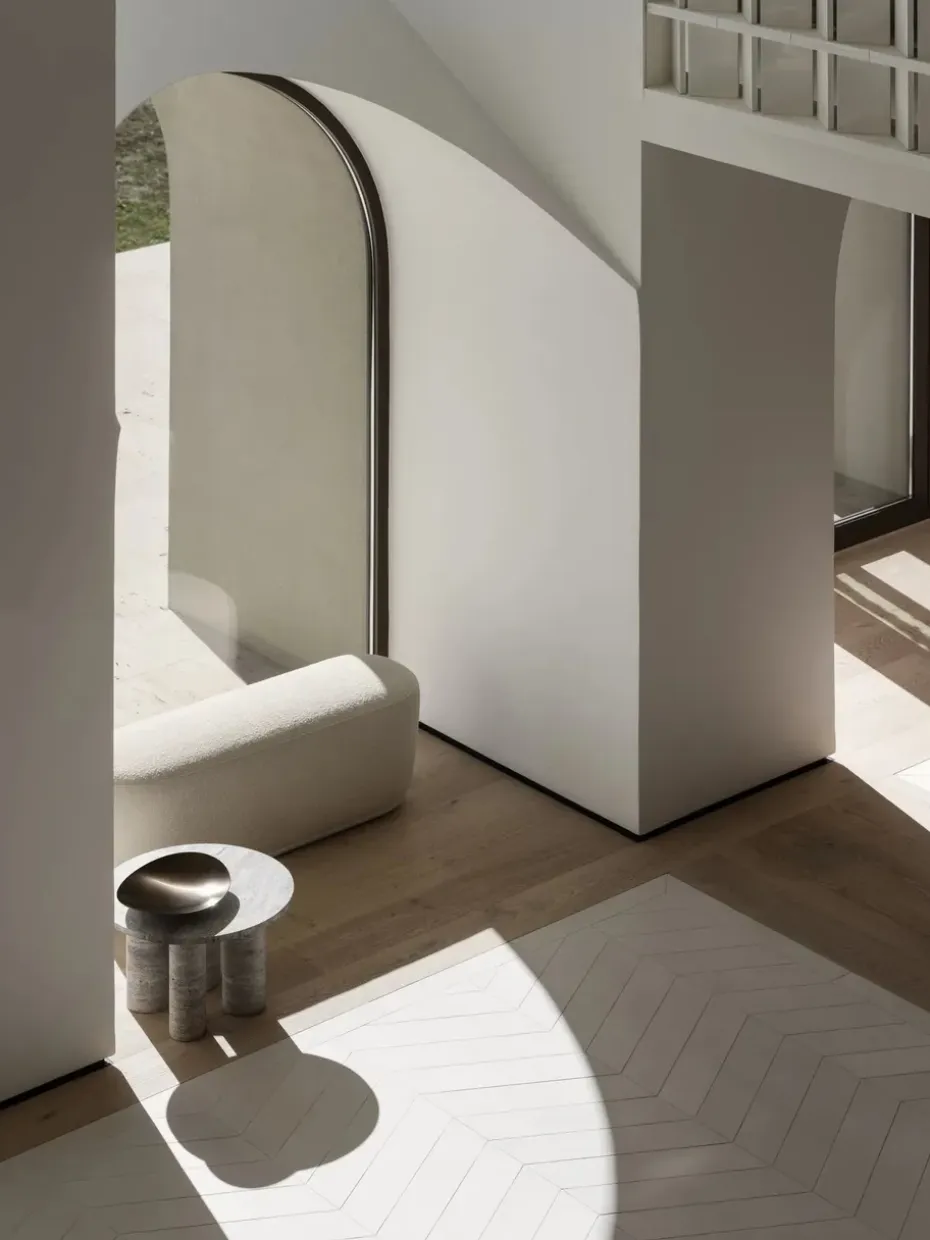 Mesa auxiliar Volos S, Ø52 cm, Travertino Plata