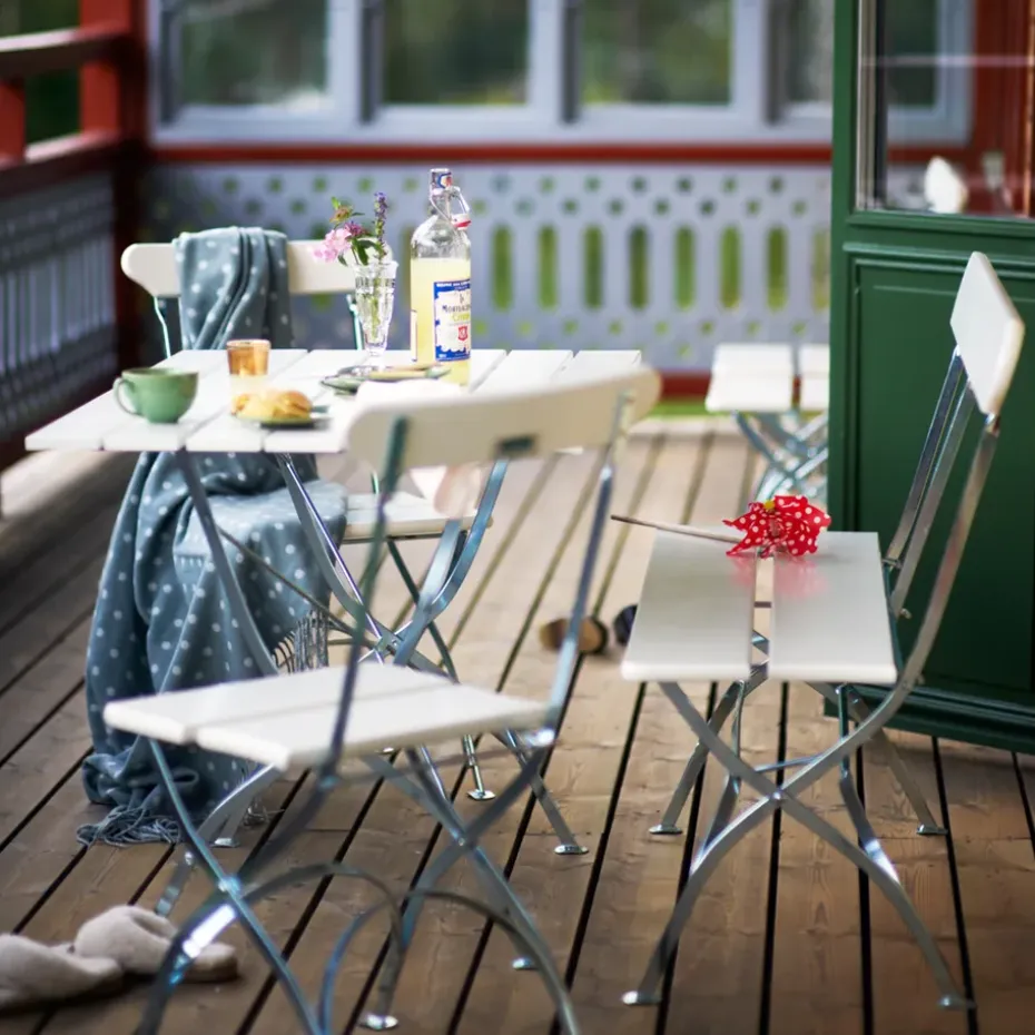 Mesa Bryggeri, Roble lacado blanco-galvanizado en caliente