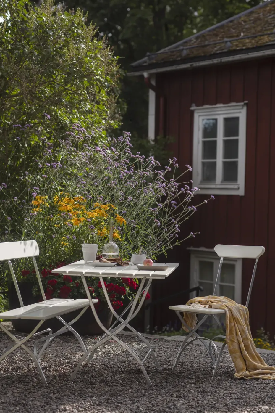 Mesa Bryggeri, Roble lacado blanco-galvanizado en caliente