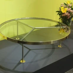 Mesa de centro 14, Vidrio, base de acero lacado, placa de latón